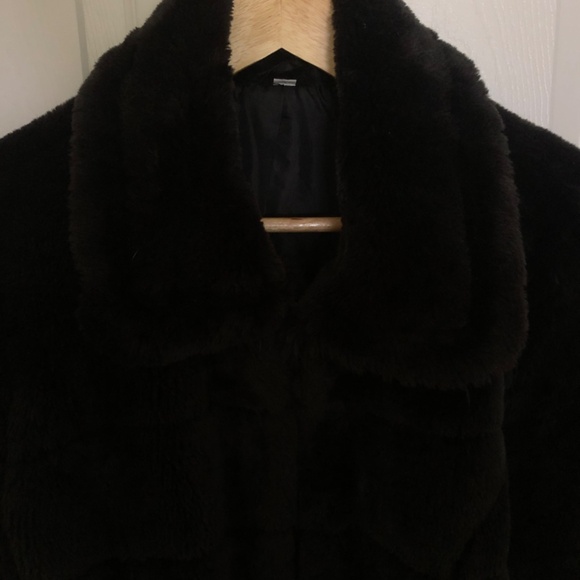 FAUX FUR FASHIONABLE JACKET - Picture 2 of 4